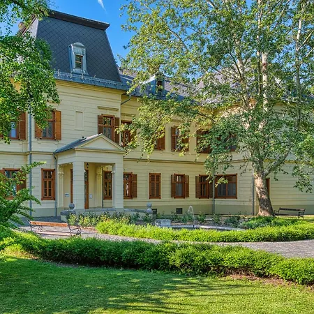 Fonix Wellness 酒店