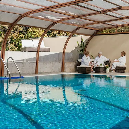Fonix Wellness מלון Csitár